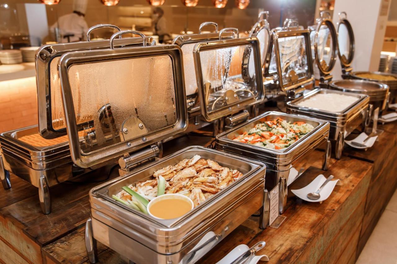 La Torre Resort All Inclusive Porto Seguro Exteriér fotografie A chafing dish buffet