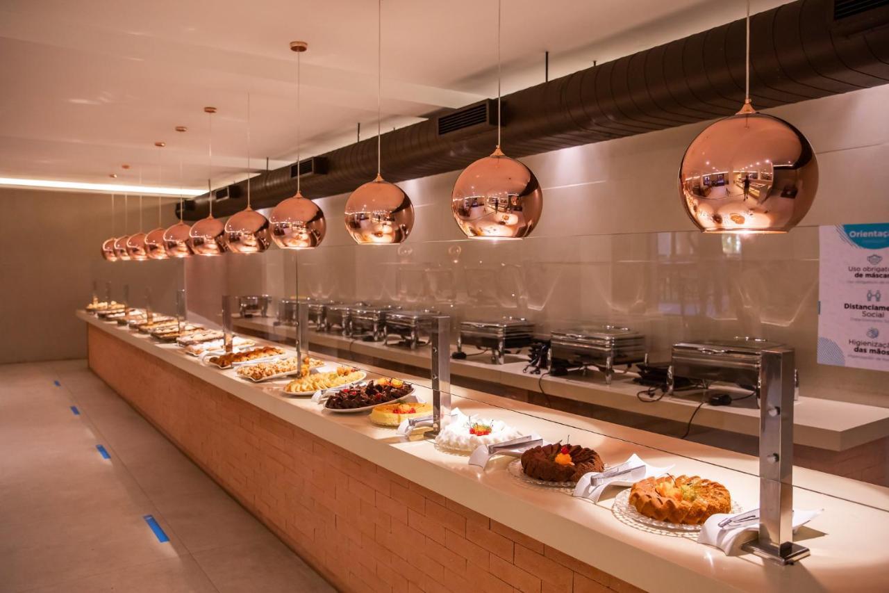 La Torre Resort All Inclusive Porto Seguro Exteriér fotografie The buffet at the lounge