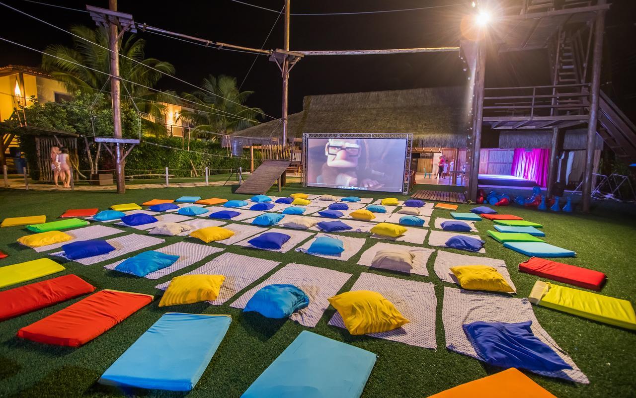 La Torre Resort All Inclusive Porto Seguro Exteriér fotografie The lawn at the resort