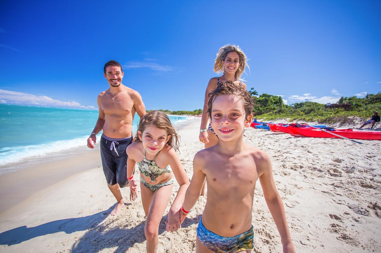 La Torre Resort All Inclusive Porto Seguro Exteriér fotografie Family on a beach