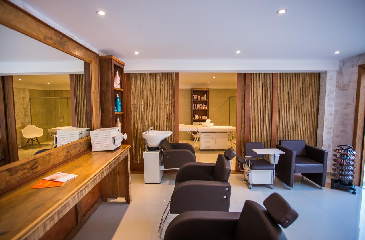 La Torre Resort All Inclusive Porto Seguro Exteriér fotografie A salon in the UK